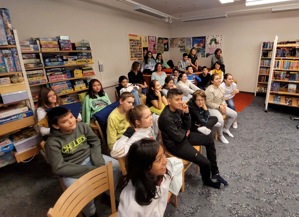 B__cherei LESUNG Falk ZAPF Holzapfel f__r Mittelschule B Lesung UND Illustration11-10-2022 _13_.jpg