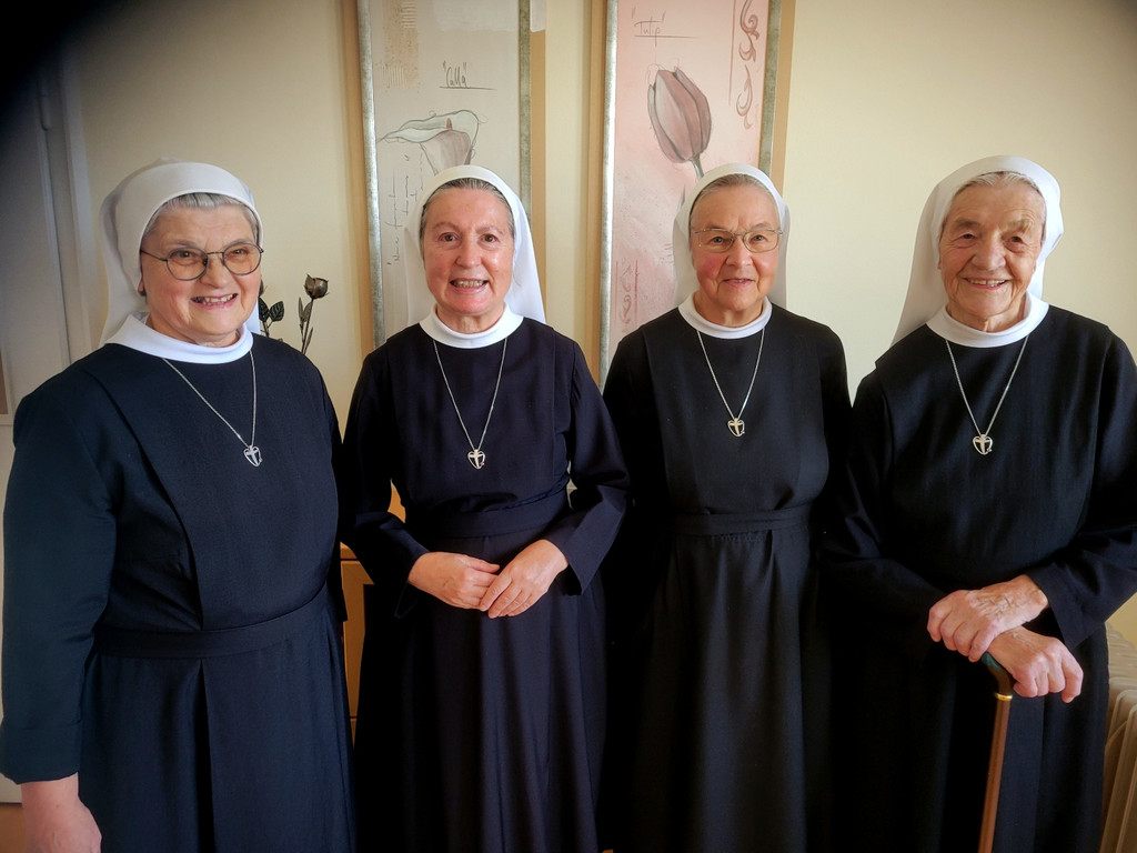 Jesuheim B ORDENSGEMEINSCHAFT Schwestern mit OBERIN NEU 27-09-2022 _2_.jpg
