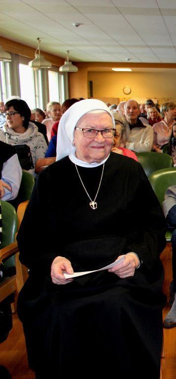 Jesuheim S Oberin Sr_ Adela Giesinger ALT Symbolfotos f__r Bericht September 2022 _1_.JPG