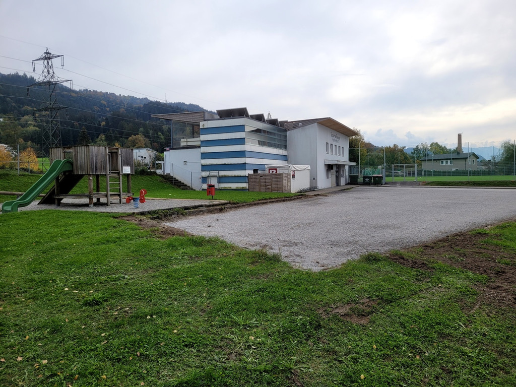 Lochau Kunstrasenplatz NEU C UMFELD Vorplatz 14-10-2022 _3_.jpg