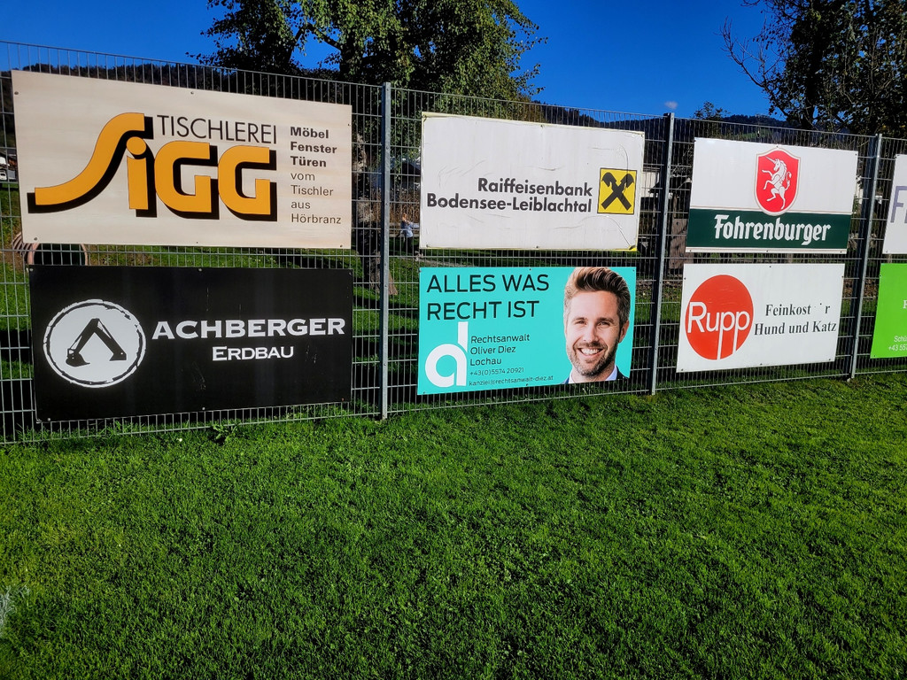 H__rbranz FUSSBALL D Bandenwerbung Symbolfotos 22-10-2022 _1_.jpg