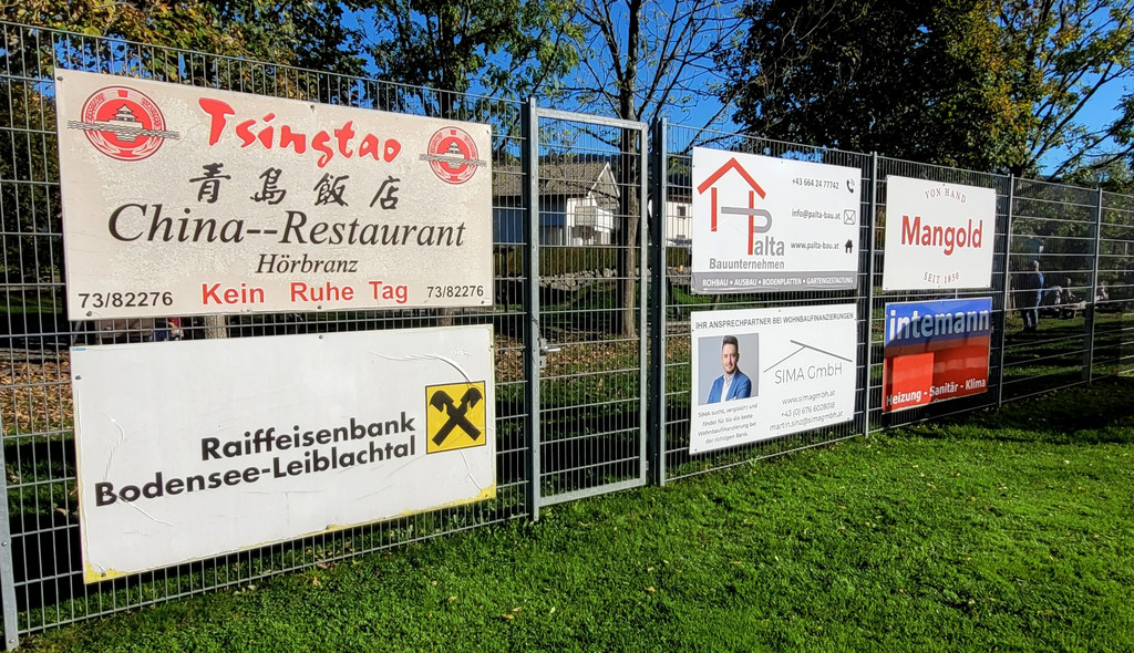 H__rbranz FUSSBALL D Bandenwerbung Symbolfotos 22-10-2022 _3_.jpg