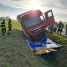 Lkw aus Straßengarben geborgen