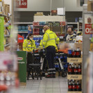 Messerattacke in Mailänder Supermarkt: Täter von Fußballer entwaffnet