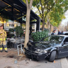 Graz: Auto kracht in Gastgarten