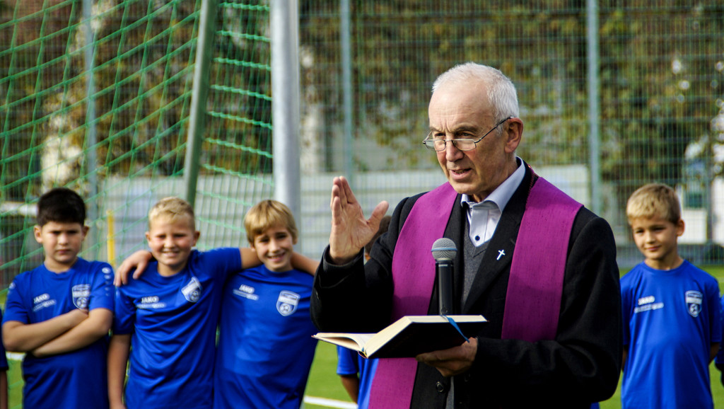 Fu__ball SVL KUNSTRASENPLATZ Er__ffnung offiziell FOTO OBEXER 26-10-2022 _9_.jpg