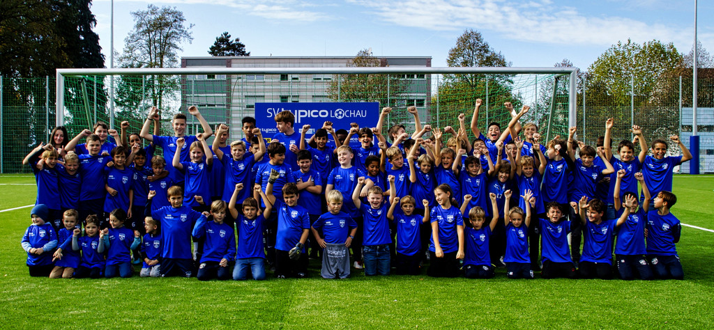 Fu__ball SVL KUNSTRASENPLATZ Er__ffnung Pr__sentation NACHWUCHS GESAMT 26-10-2022 Foto OBEXER _4_.jpg