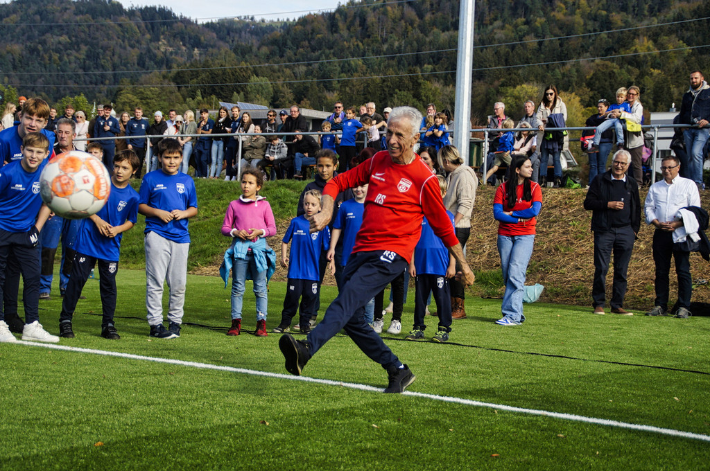 Fu__ball SVL KUNSTRASENPLATZ Er__ffnung PROMI-Elferschie__en FOTO OBEXER 26-10-2022 _9_ .JPG
