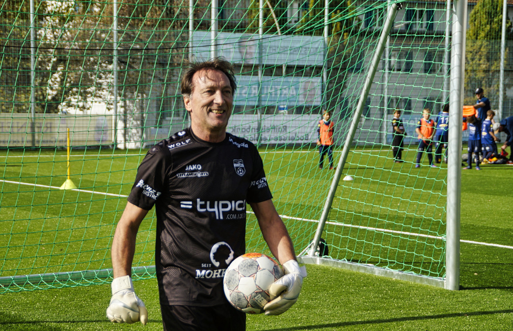 Fu__ball SVL KUNSTRASENPLATZ Er__ffnung PROMI-Elferschie__en FOTO OBEXER 26-10-2022 _12_ .JPG