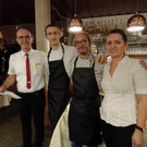 XIMG_20221105_220058 Viktor und Anita Dusevic mit Kuechenteam von Elvis Catering.jpg