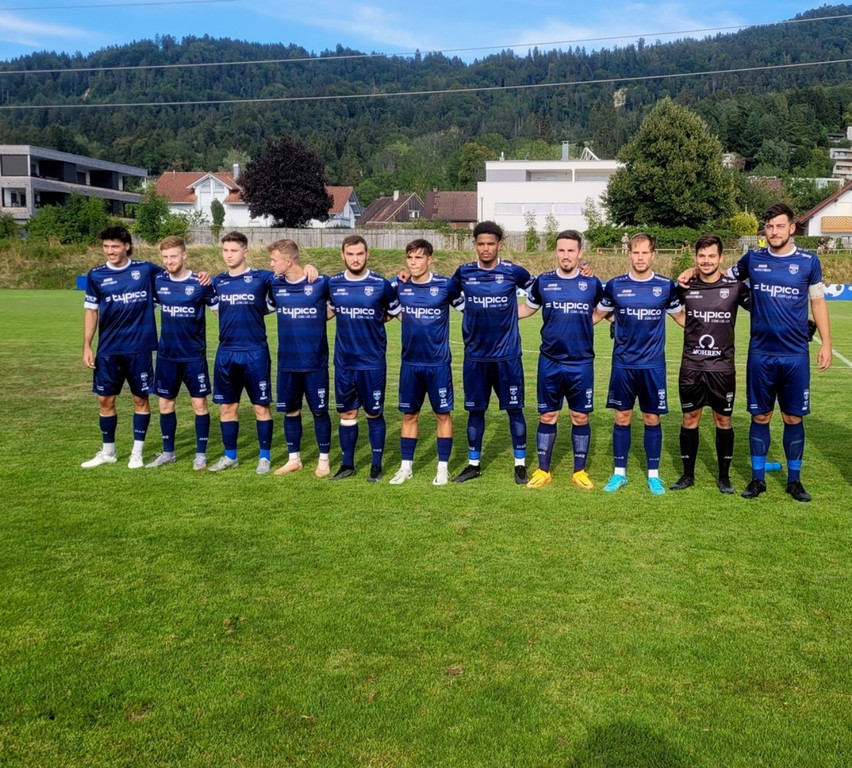 Lochau Fu__ball Neu SVL gegen FC LUSTENAU Symbolfotos TERMIN November 2022 VOR _12_.jpg