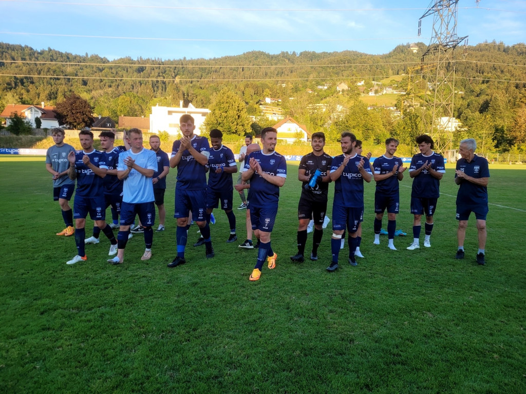 Lochau Fu__ball Neu SVL gegen FC LUSTENAU Symbolfotos TERMIN November 2022 VOR _5_.jpg