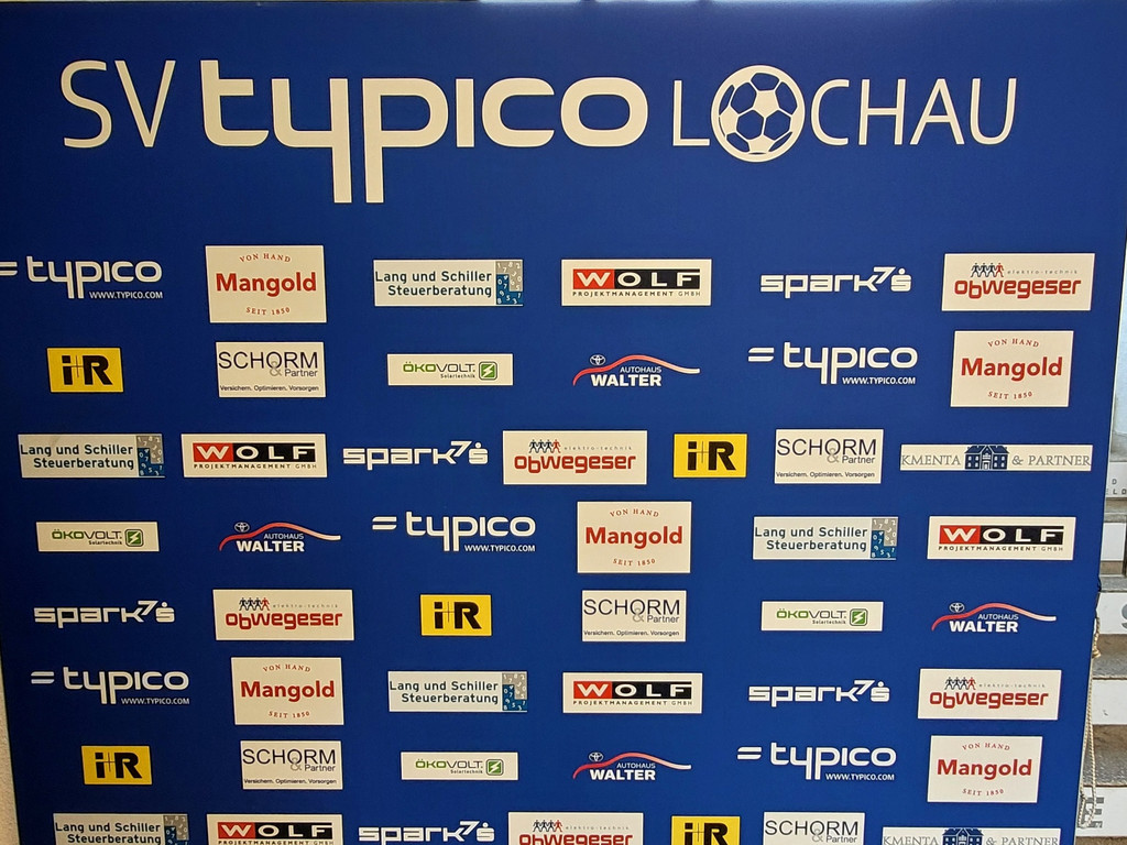 Lochau Fu__ball Neu SVL gegen FC LUSTENAU Symbolfotos TERMIN November 2022 VOR _13_.jpg