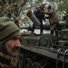Ukrainer feuern Selbstfahrlafette 