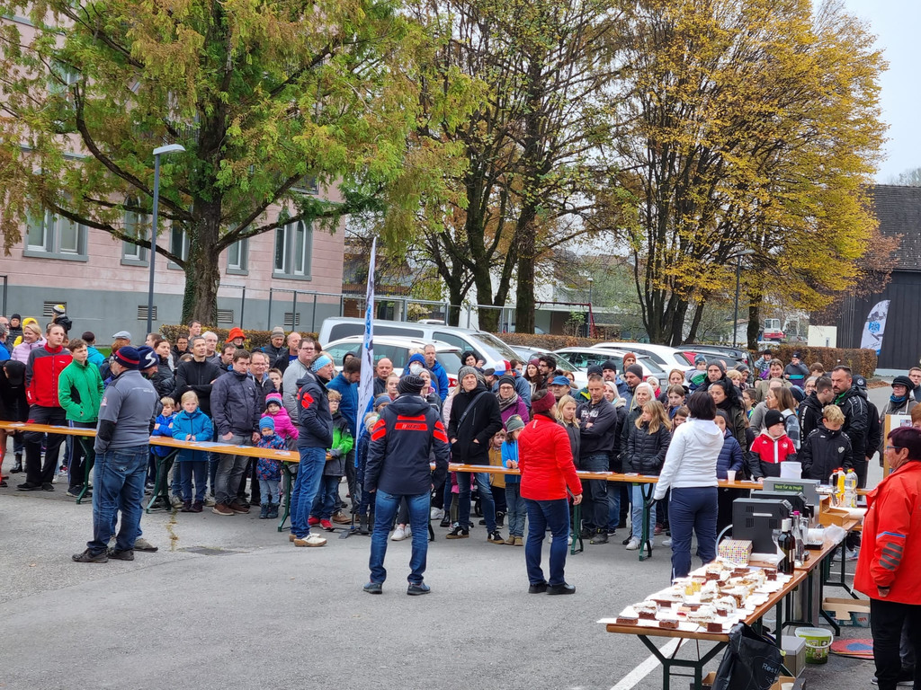 WSV Sportartikeltausch 2022 - Beim Einlass.jpg