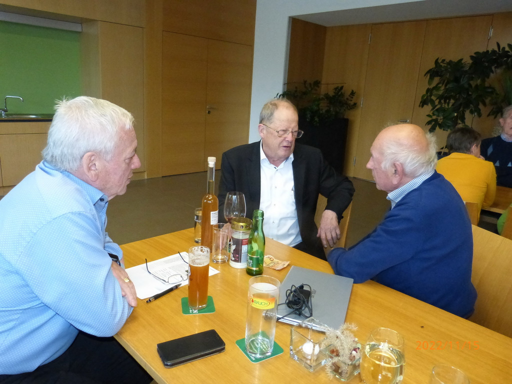 Dr_ Martin frei_ alter und neuer Obmann.jpg