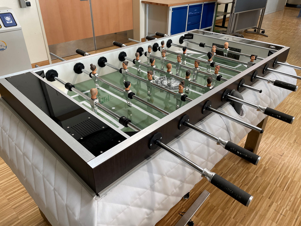 Tag der offenen T__r_Tischfu__balltisch_1.jpg