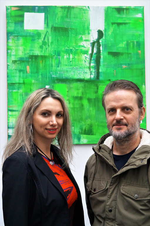 Michelle Steiner vor ihrem Bild FEMALE FREEDOM und K__nstler Udo Thomas Ebner.JPG