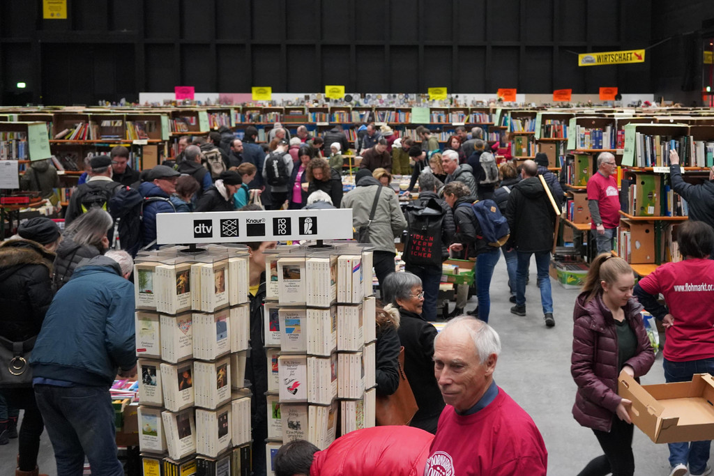 2019 Dornbirner Flohmarkt  B__cherabteilung.JPG