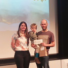 01 Katrin Ehrenbrandtner mit Gewinner David Kr__utler __ Angelika Frick.jpg