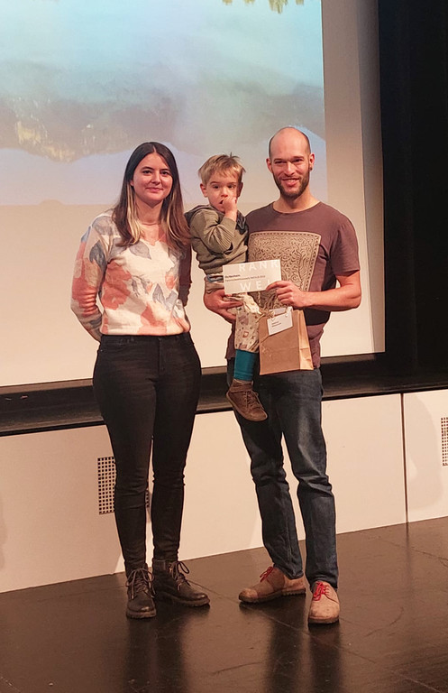 01 Katrin Ehrenbrandtner mit Gewinner David Kr__utler __ Angelika Frick.jpg