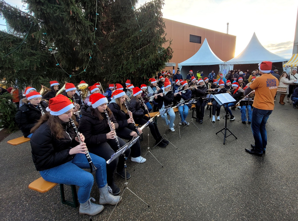 Weihnachtsmarkt  Gemeinde C ST__NDLE plus PERSONEN 27-11-2022 _1_.jpg