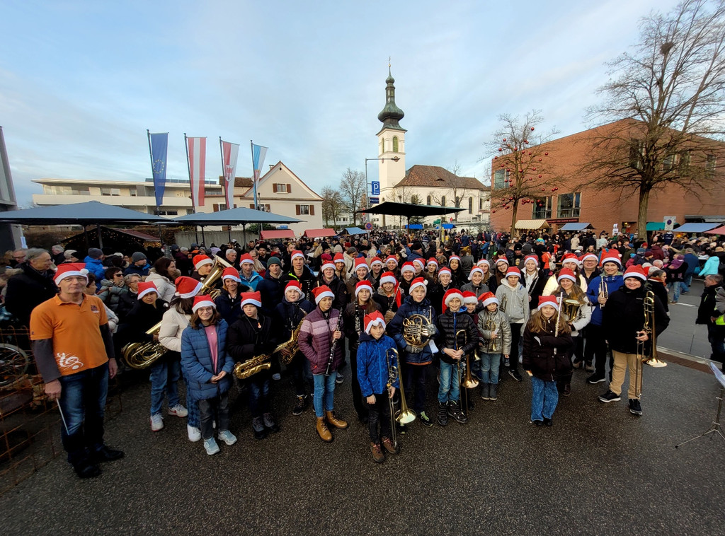 Weihnachtsmarkt  Gemeinde C ST__NDLE plus PERSONEN 27-11-2022 _2_.jpg