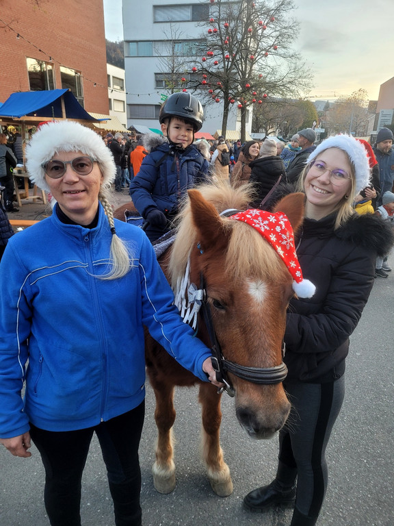 Weihnachtsmarkt  Gemeinde C ST__NDLE plus PERSONEN 27-11-2022 _14_.jpg