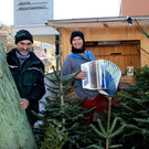 Lochau Zu__ner CHRISTBAUMVERKAUF Advent Dezember 2022 _3a_ PIUS und HARALD.JPG