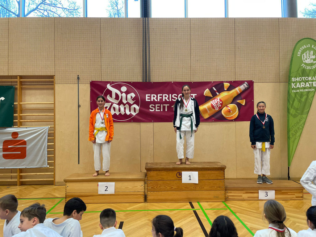Elena Tschann_ 1_ Platz Kumite U16.jpg