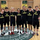 ein Teil des Teams im neuen Outfit