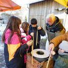 Bild_4_Kerzenziehen_Weihnachtsmarkt.JPG