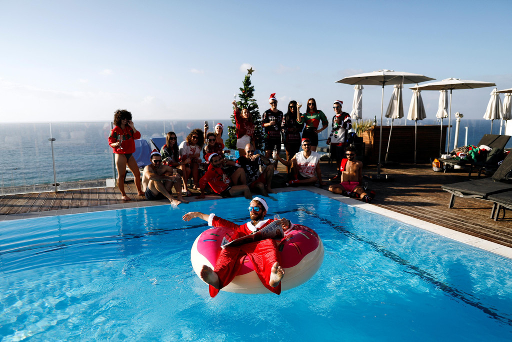 2022-12-15T135437Z_961625440_RC2B6Y9EQW6O_RTRMADP_3_CHRISTMAS-SEASON-TEL-AVIV.JPG