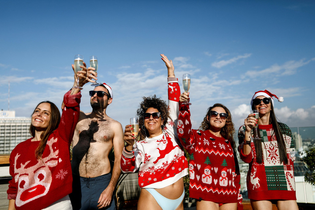 2022-12-15T135403Z_187870269_RC2B6Y92XI8D_RTRMADP_3_CHRISTMAS-SEASON-TEL-AVIV.JPG
