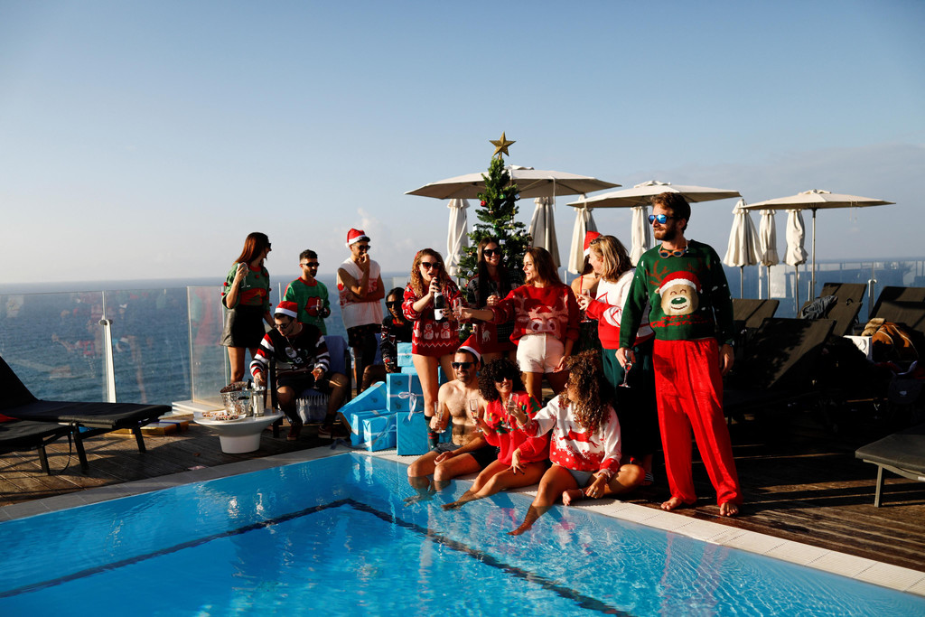 2022-12-15T135401Z_1550850215_RC2C6Y9PQIUZ_RTRMADP_3_CHRISTMAS-SEASON-TEL-AVIV.JPG