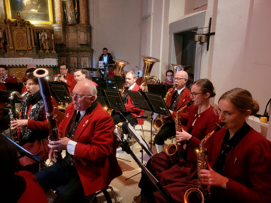 Musikverein Adventkonzert Pfarrkirche D MUSIKANTEN SPIEL 15-12-2022 _5_.jpg