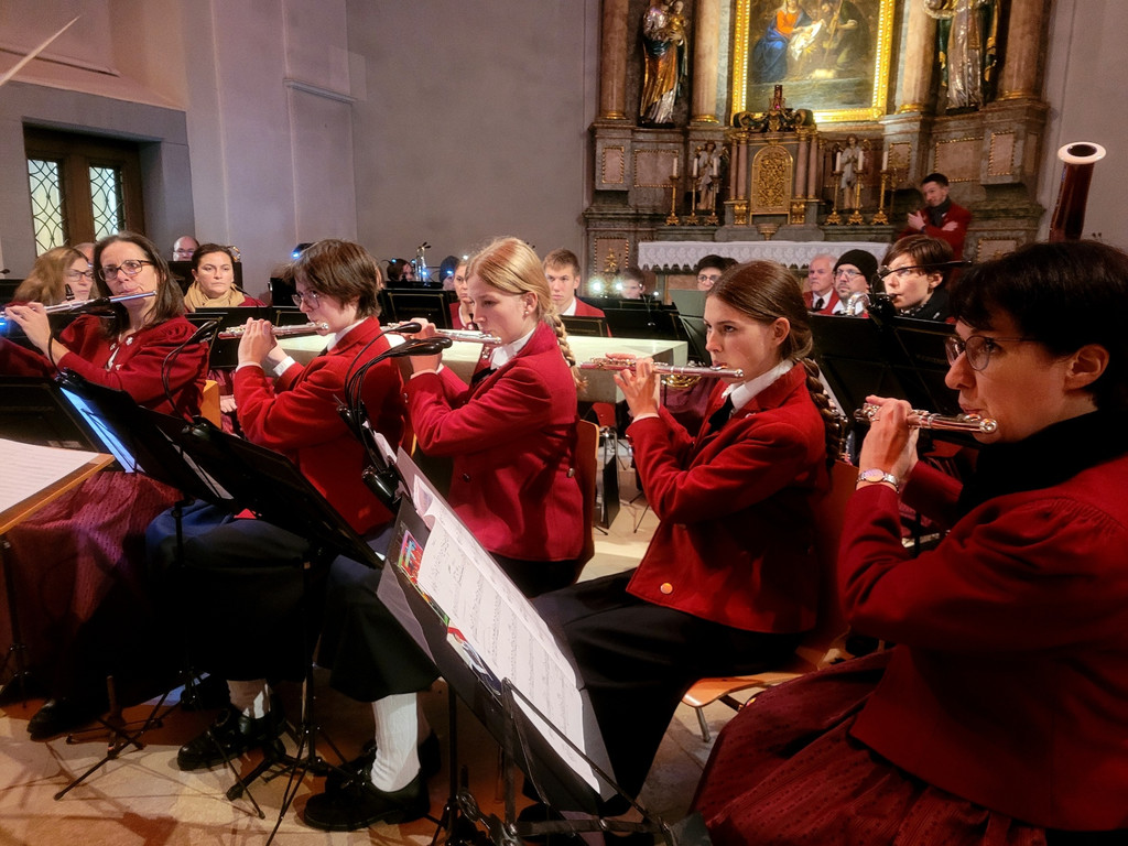 Musikverein Adventkonzert Pfarrkirche D MUSIKANTEN SPIEL 15-12-2022 _4_.jpg