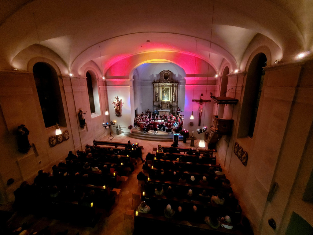 Musikverein Adventkonzert Pfarrkirche A GESAMTANSICHT 15-12-2022 _5_.jpg