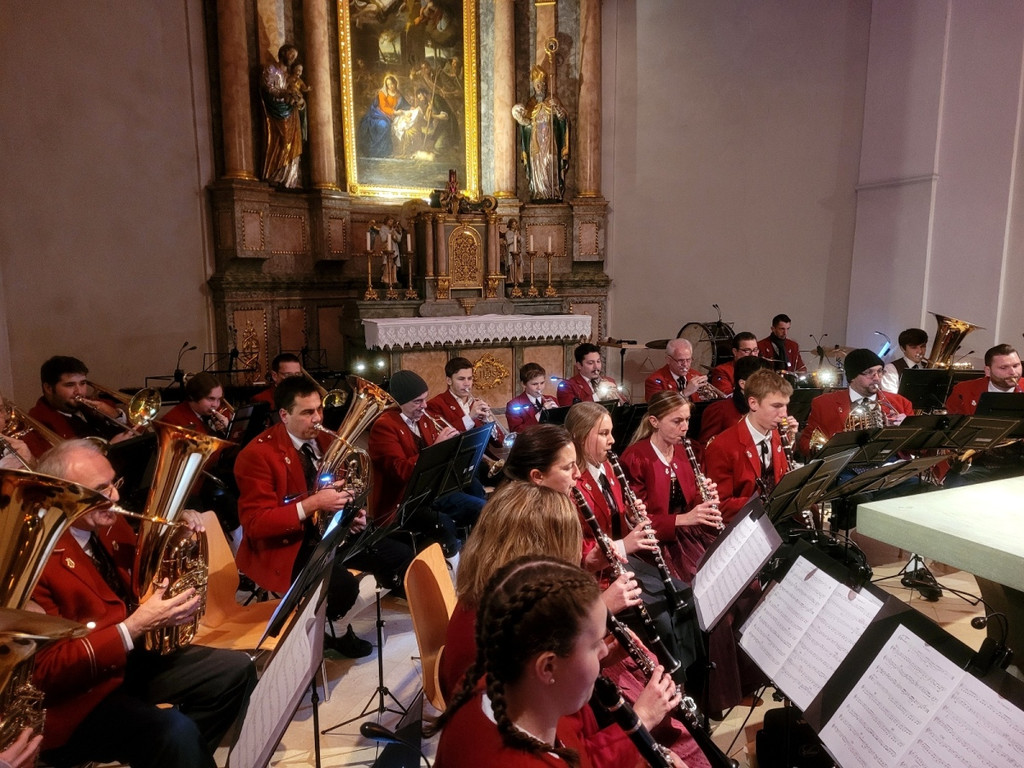 Musikverein Adventkonzert Pfarrkirche D MUSIKANTEN SPIEL 15-12-2022 _1_.jpg