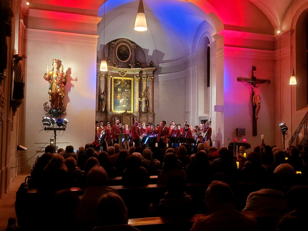 Musikverein Adventkonzert Pfarrkirche A GESAMTANSICHT 15-12-2022 _11_.jpg