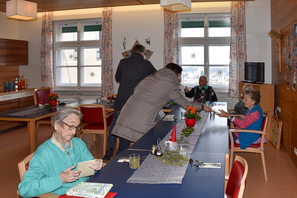20221219_Weihnachtskartenaktion Jesuheim-12.jpg
