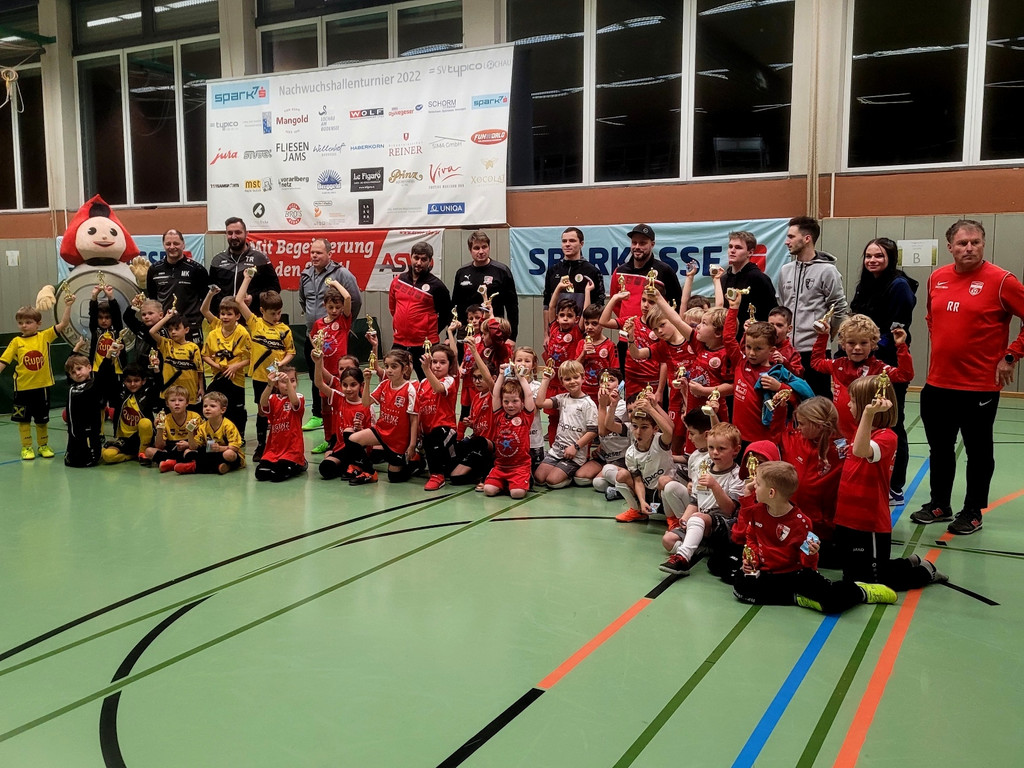 U7 Fu__ball Nachwuchs HALLE U7 TURNIER A SIEGEREHRUNG 17-12-2022 _1_.jpg