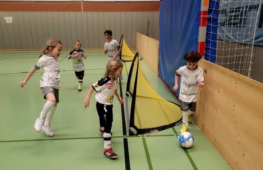 U7 Fu__ball Nachwuchs HALLE U7 TURNIER A SIEGEREHRUNG 17-12-2022 _13_.jpg