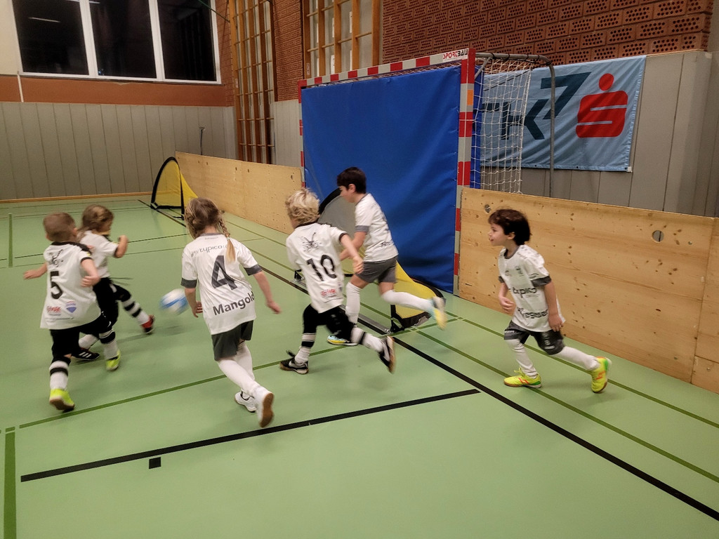 U7 Fu__ball Nachwuchs HALLE U7 TURNIER A SIEGEREHRUNG 17-12-2022 _14_.jpg