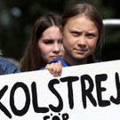 2019-10-04T200813Z_244858272_RC1C7476F700_RTRMADP_3_CLIMATE-CHANGE-STRIKE-IOWA.JPG