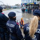 Klima-Kleber am Praterstern