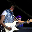 2023-01-11T222313Z_2003663289_RC27VU9FDGJY_RTRMADP_3_PEOPLE-JEFF-BECK.JPG