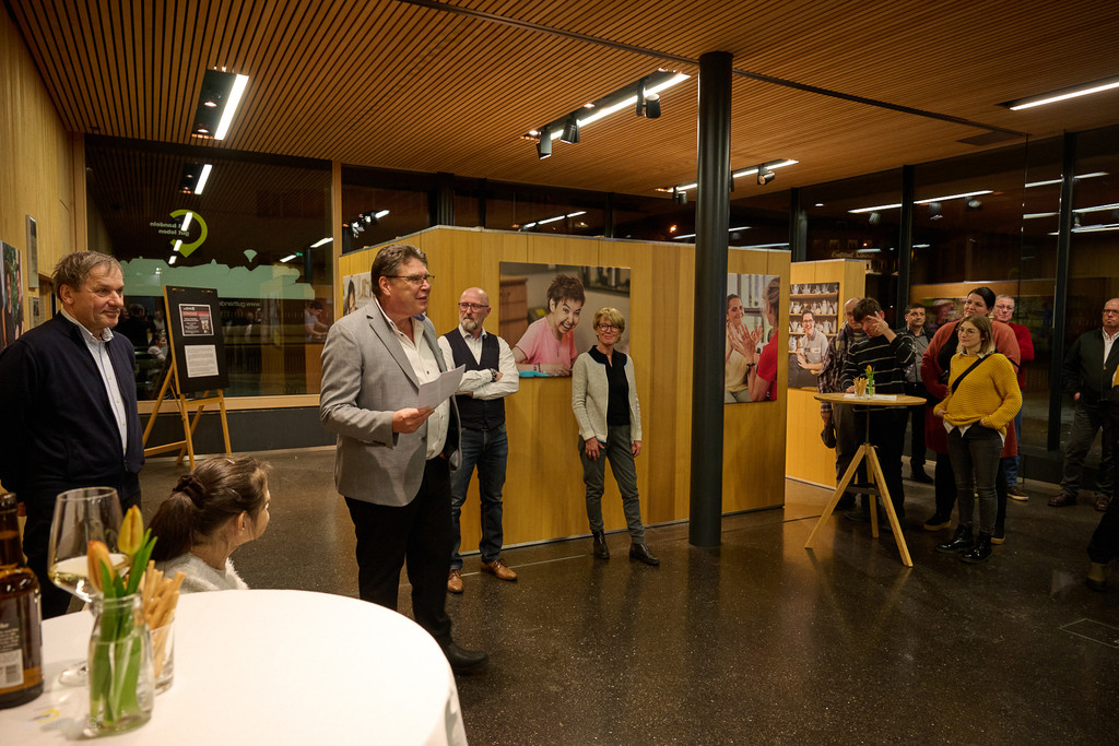 Vernissage_20230120_EGG_Raiffeisen_Lebenshilfe_RGZ5709_LK1800.jpg