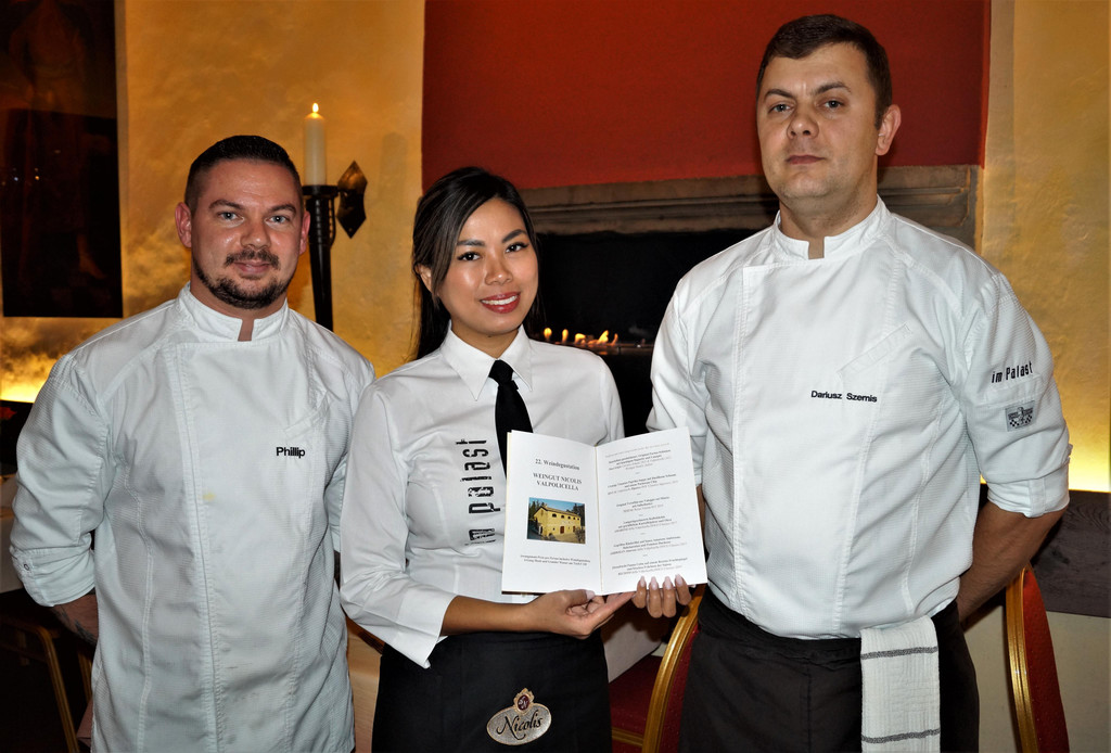 Gesch__ftsf__hrer Phillip Jabornig_ Restaurantleiterin Amina Ocampo und K__chenchef Deriusz Szernis verw__hnten die G__ste.JPG
