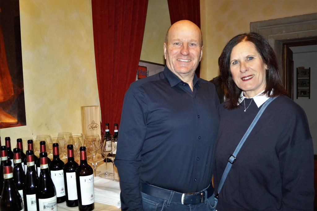 G__nter und Angelika Spiegel m__gen Valpolicella.JPG